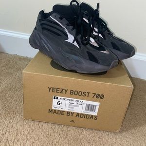 Yeezy boost 700 v2 VANTA